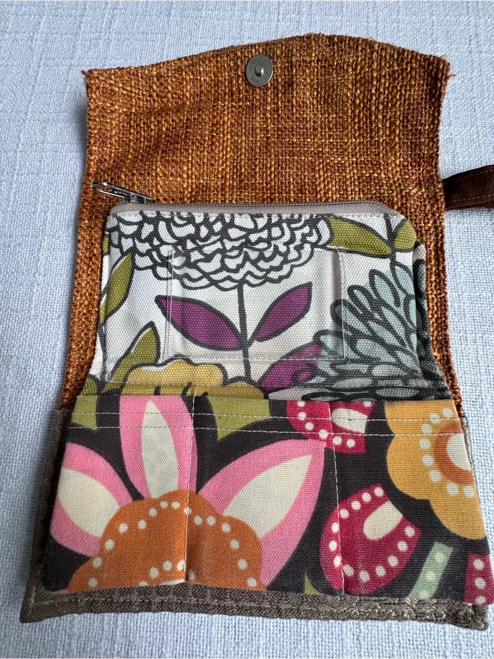 Kindred Spirit Style Wristlet Clutch in Multicolor Fabric Multipocket